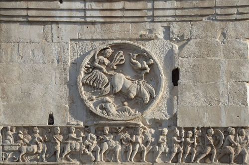 last-of-the-romans:The arch of Constantine, 4th century AD.