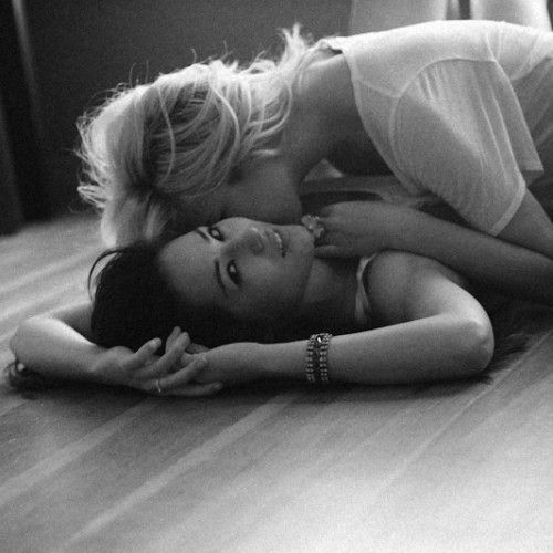 XXX lipstick-lesbian:  ♀♡♀ photo