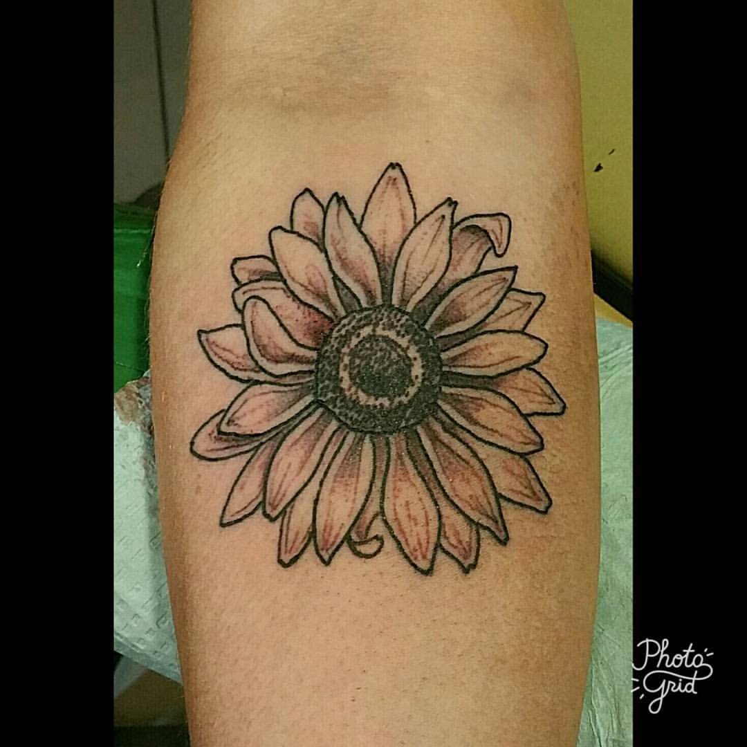 Daisy Flowers In Paw Print Tattoo On Side Thigh