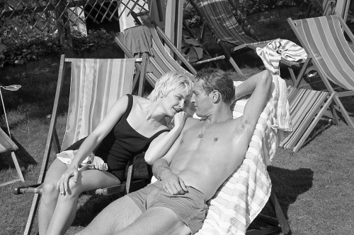 Joanne Woodward, Paul Newman / during production of Otto Preminger’s Exodus (1960) / photo by 