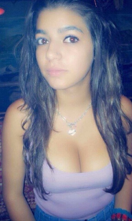girlstorturer: jessicinha96:  May I introduce my favourite pic of me?  Coisa linda!