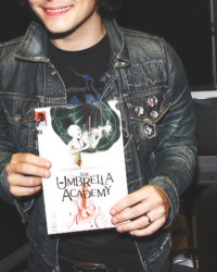  Gerard’s wedding ring → inspired by this 