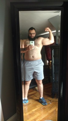 bearluva4superchub:  Love how big I’m getting who agree’s