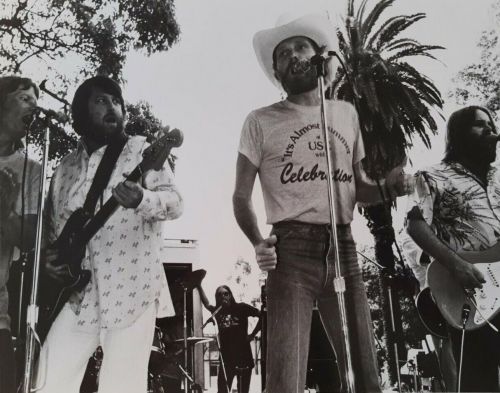 memofromturner:  The Beach Boys photographed by Greg Elterman, 1970s.