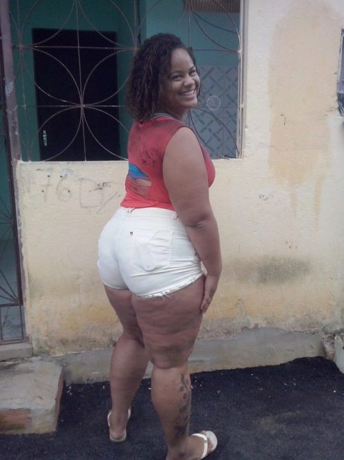 planetofthickbeautifulwomen2:  Brazilian Thick Chick Brunaa 