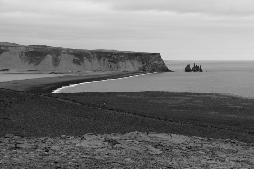 earlandladygray:Need a place to escape? Head out to the volcanic black sand beaches and endless view