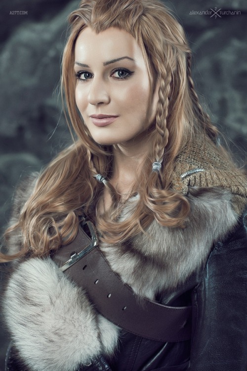 jedavu:  Gender-Swapped Photos Of Women Dressed As Male Characters From ‘The Hobbit’ by Russian photographer Alexander Turchanin  