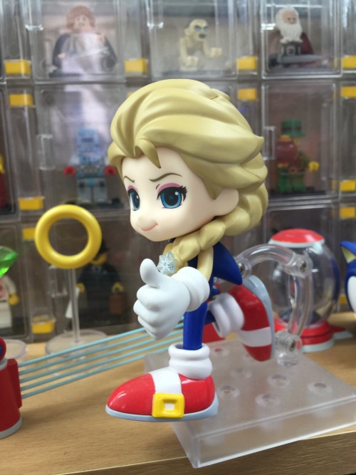 dragondicks:  constable-frozen:  Elsa Nendoroid  I’m learning so much about constable-frozen from this one imageset alone, like how despite my suspicions it is likely he actually has a tangible physical form  |:I