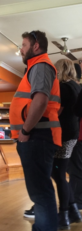 stalkerbeef:  Furry bloke with highviz… Damn 