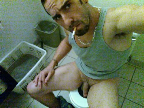 ferrumx:  Desde que entró en casa como novio de tu madre, sabe lo que eres y sabe muy bien cómo tratarte. 