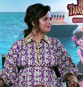 popularcultures:Selena Gomez and Andy Samberg answer 5 questions from their BFFs