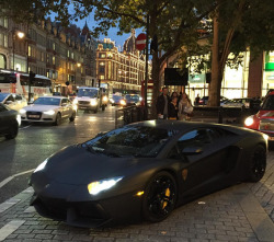 luxurysupercars:  LAMBORGHINI AVENTADOR 