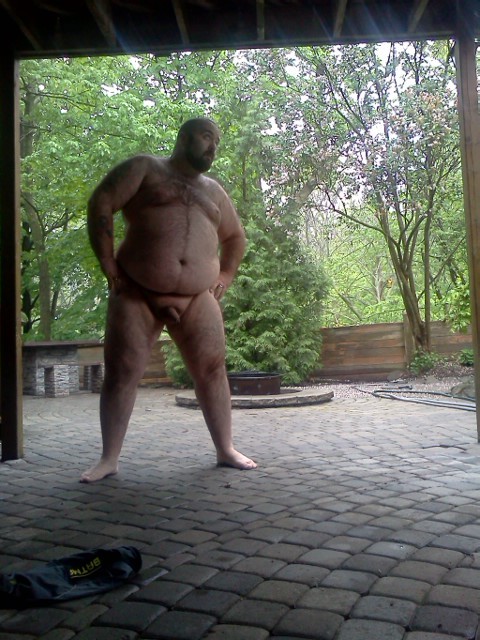 chubbyaddiction:  jasoncullins:  Rainy day fun  Oh my goodness, we would make the
