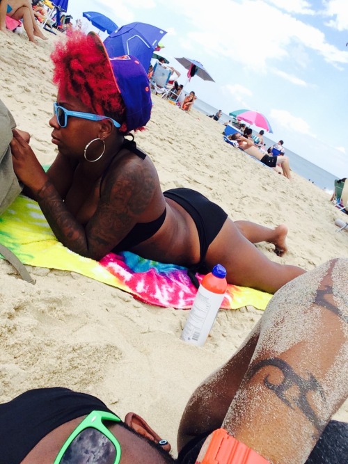 pussy-and-pizzza:  kiannadelores:  I miss summer 😭😭 #blackout  I’m missing whatever beach you blessed yourself with I missed out on 😂😂😂