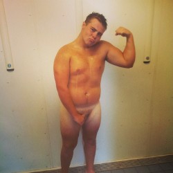 instalads2:  Rugby lad in the shower.