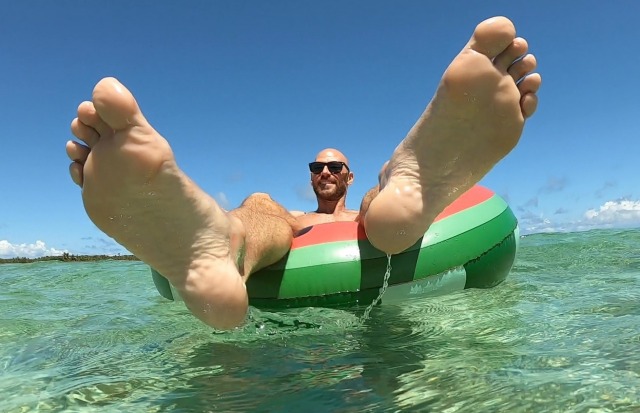 hotmenandfeet: nice big feet