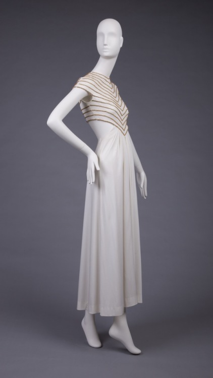  Evening DressDesigner: EstevezDate Made: 1960-1969Origin: United States of America California Los A