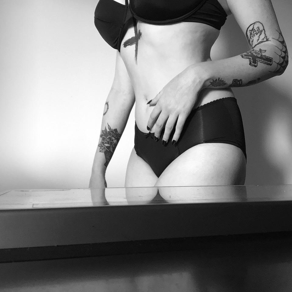 amykhate:  iunno// amykhate