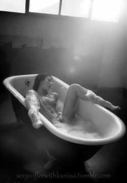 sexycoffeewithkarissa:Nothing like a morning bath….