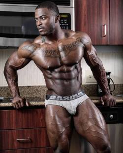   Kenneth Owens IFBB Pro @_ebony_king_ by