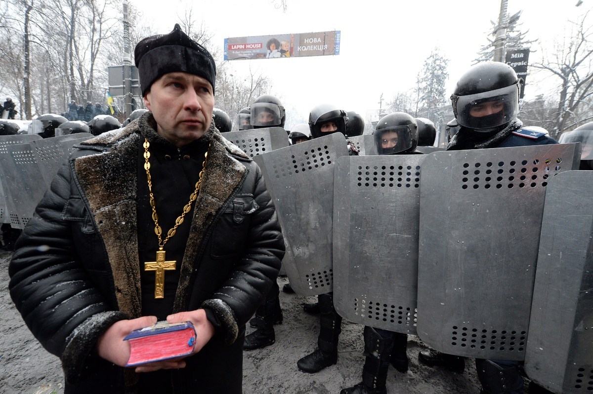 zoetica:  Tense, fascinating photos of orthodox priests at the protests in Kiev (Source).