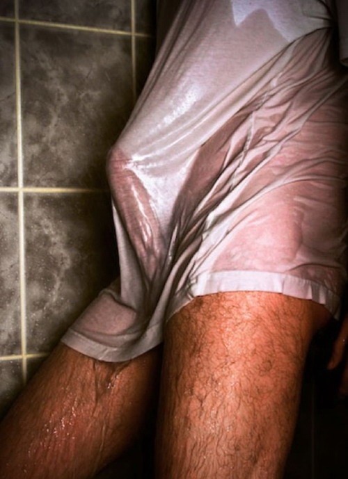 hugethingsss:  // showerpowerh u g e t h i n g { s s s }