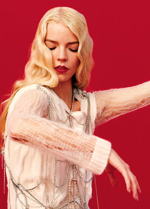 ferrisbuellers:ANYA TAYLOR-JOY for Vogue Mexicophotographed by Camila Falquez
