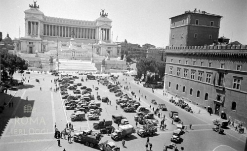 Sex Piazza Venezia, Roma - Italy Giugno 1944 pictures