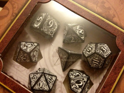 finalbossrush:  tramtheram:  kelsimusmaximus:  New dice!   I really really love those. My god their beautiful.  Can I steal them?  Those are some classy dice let me tell you  ROB. SARAH. OTHERS. LOOK AT THESE.