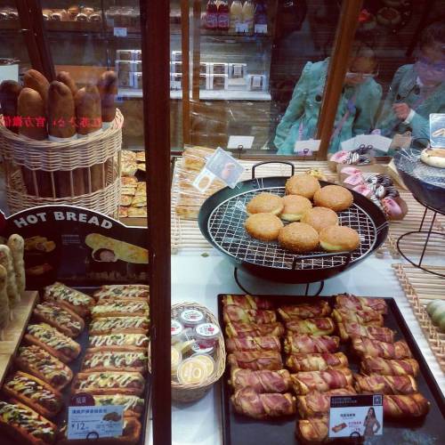 Paris Baguette shop. Самая вкусная выпечка в городе #food #bakery #sweets #foodstagram #lunch #bread