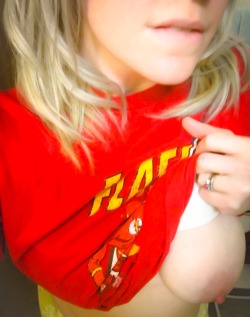 boy-girlxo:  Just a little topless Tuesday flash ;)Thank you so much! I love it!&lt;3Follow her!http://kat-and-alexei.tumblr.com/  Bc the flash