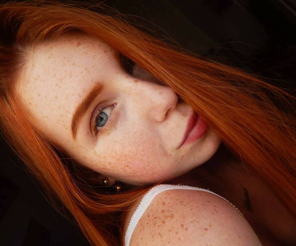 praetioranguard: Redhead sky blue eyes AND freckles