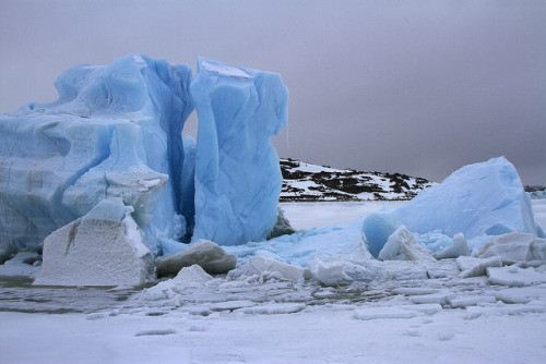 sapphire1707: Beautiful blue ice by Petur Bjarni on Flickr.