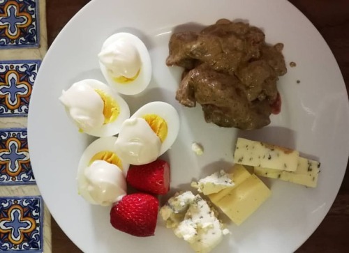 alittlebitofketo: Chicken livers and eggs and cheese etc.#sugarfree #lowcarb #foodpics #pcos #heal