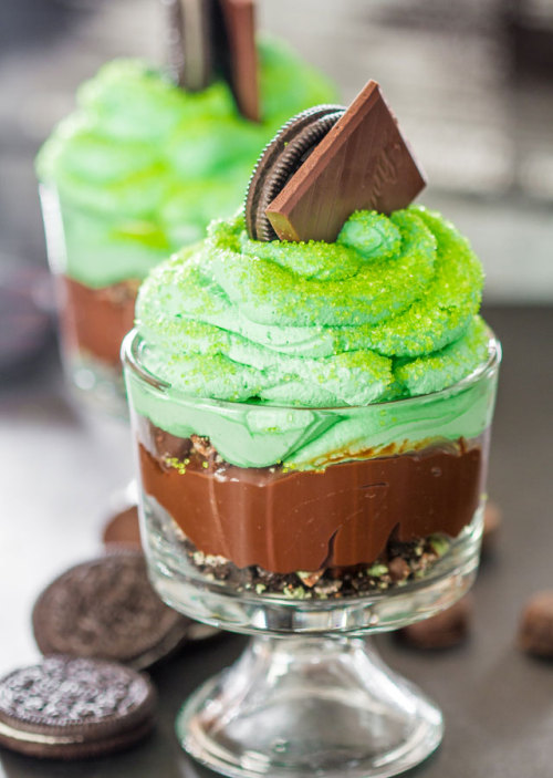 Mint chocolate oreo cookie trifle