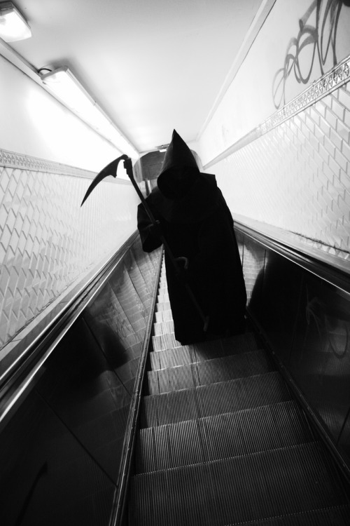 Faut juste faire gaffe à la sortie, quand la robe se coince dans l'escalator, c'est un peu ch