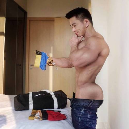 muscleboyheaven:  drwannabebigger:James JT Lycra:  when your glutes get too big for denim…  Muscleboy Heaven  