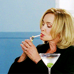 fionagoddess:  Jessica Lange + lighting up a cigarette 