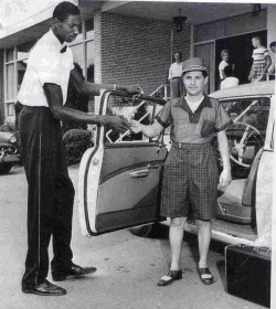 vintagesportspictures:  Wilt Chamberlain working as a Kutsher’s Country Club bellhop (1954)