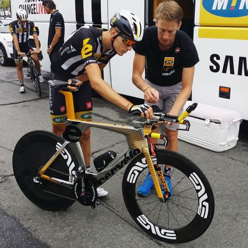 dfitzger:  by @teammtnqhubeka: Coach Trevor Court and @vansnail get the @rotorbike INpower dialled b