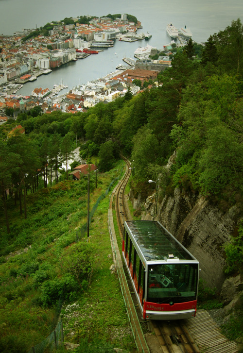 travelingcolors:Fløibanen, Bergen | Norway (by Jeroen van Wijngaarden)