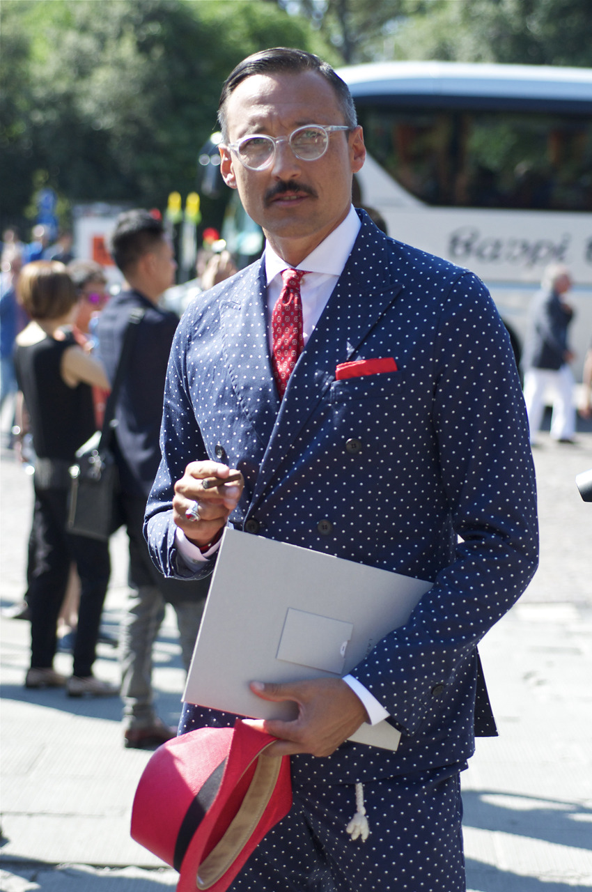 yourstyle-men:  beforeeesunrise:  Pitti Uomo 86 2014 Florence, Italy Photo by Gloria