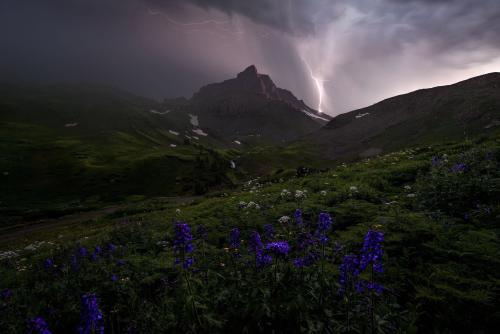 amazinglybeautifulphotography:A severe thunderstorm over Gilpin Peak, Colorado. [OC @ryandyar] [2048