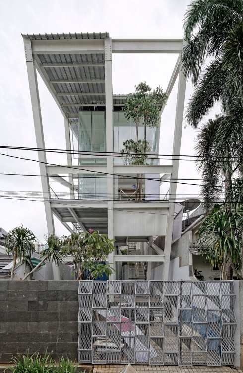 archatlas - Rumah Miring (Tilted House) Budi Pradono...