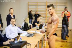 monsieurunivers:  Are you looking at me, you with “the flex for me bro” t shirt ?”