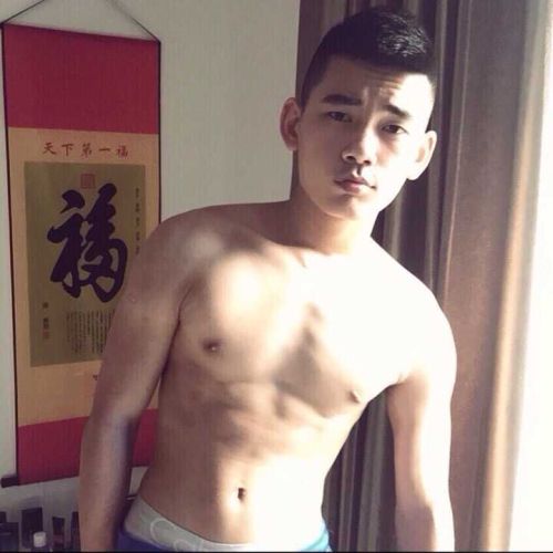 mantop10691:  這樣帥氣的長相還有可口的大粗屌男人誰不心動呢… adult photos