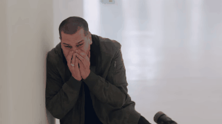   Bazı yaralar ne dikiş tutar ne kabuk bağlar öylece kanar durur.. ömrümce