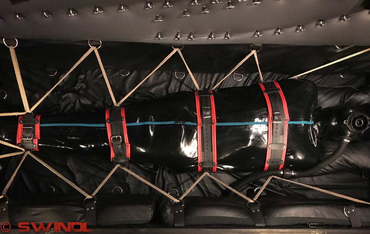emobcsmslave:  Nice box, awesome bondage