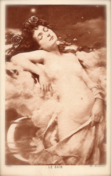 pierrotgourmand:  Le soir - carte postale . France, début 1900. source:https://www.flickr.com 