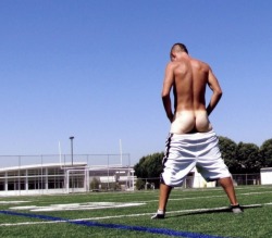 nudeathleticguys:    naked football players,